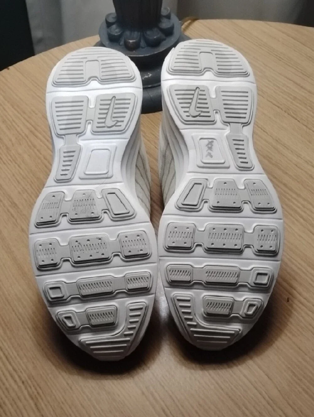 Nike Men’s Lunar Roam: Size 9